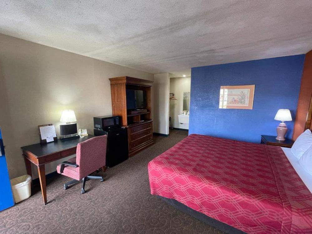 Queen Room - Non-Smoking interior